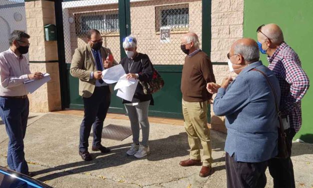 Javier Bello se reúne con la Asociación de Vecinos de Valdelagrana