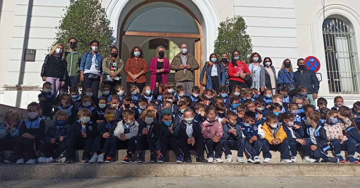 El alumnado de infantil del colegio Safa, concejales por un día en su visita al Ayuntamiento