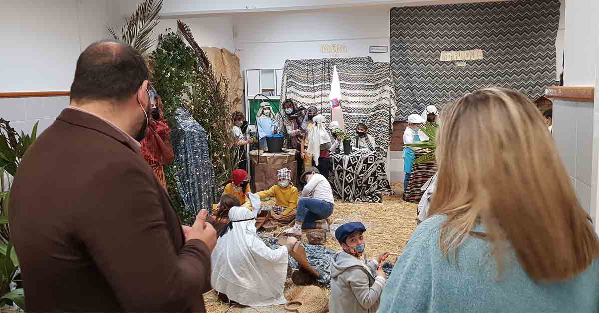 El CEIP Cristóbal Colón convierte sus instalaciones en un recorrido histórico por el nacimiento de Jesucristo