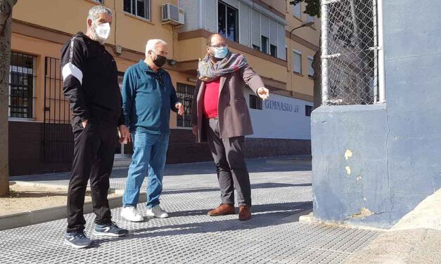 Bello se reúne con la asociación de vecinos de Pueblo Nuevo, en la barriada de Malacara