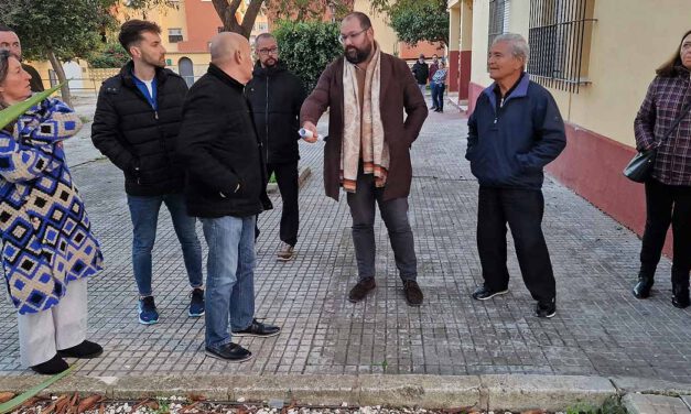 Javier Bello visita el Grupo de Viviendas Alcalde Enrique Pedregal Valenzuela