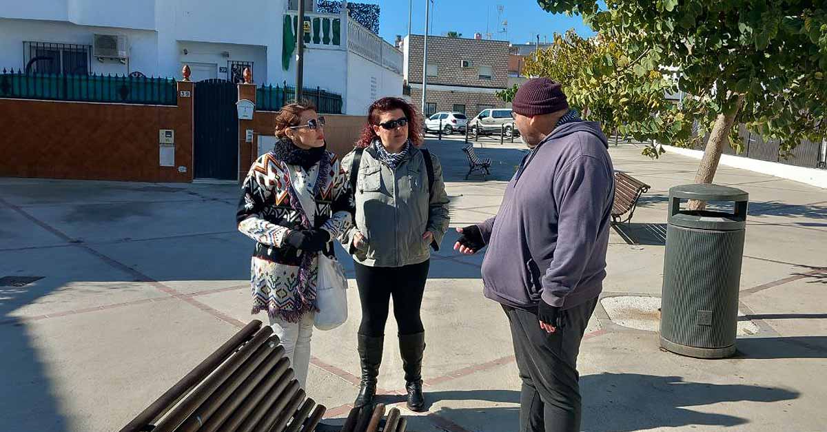 Montse Pecho, de por El Puerto 100X100, visita el barrio de El Tejar
