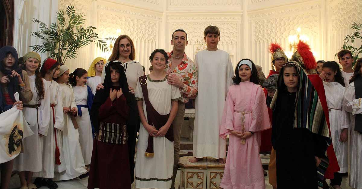 El colegio Las Carmelitas realiza una gran representación de "La Pasión de Cristo"