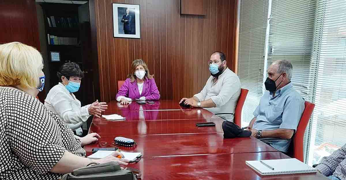 La Flave mantiene un encuentro en la Delegación de Salud