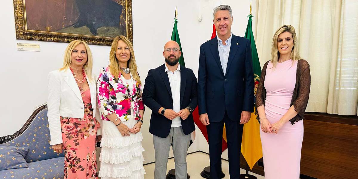 Beardo recibe en el Ayuntamiento al alcalde de Badalona, Xavier García Albiol