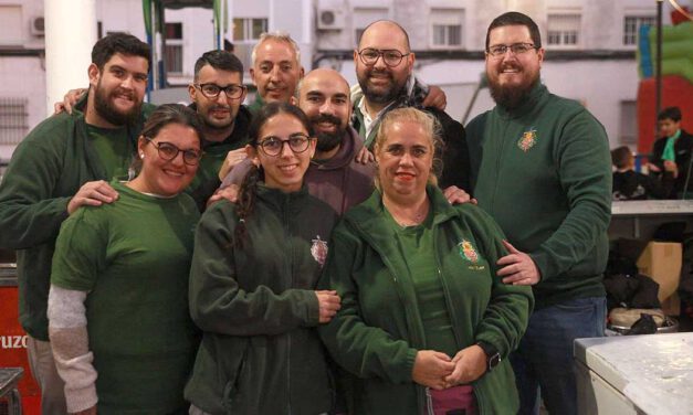 Tres zambombas llenan de ambiente navideño Doña Blanca, Las Nieves y el Parque de la Victoria