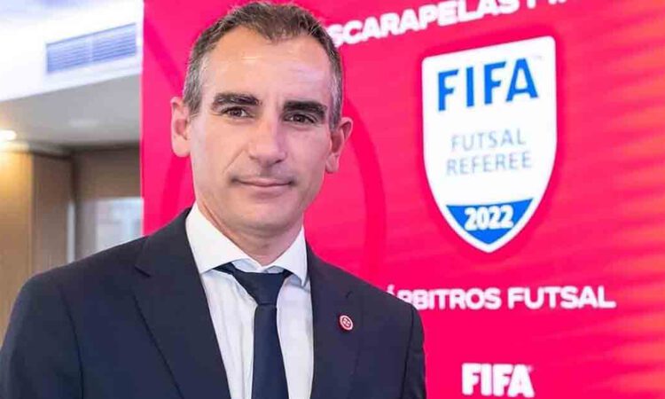 El árbitro portuense Juan José Cordero Gallardo, Escarapela FIFA 2022 de fútbol