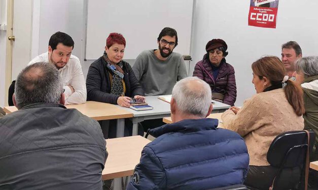 IU y CCOO analizan la situación en las contratas municipales