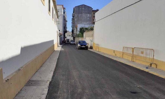Mantenimiento Urbano lleva a cabo el asfaltado de las calles Rueda y Jesús Cautivo