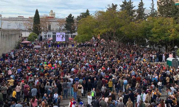 El Puerto disfruta de su sábado grande de Carnaval