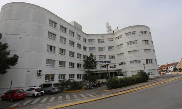 El hospital de El Puerto mantiene a 20 personas ingresadas, dos en la UCI