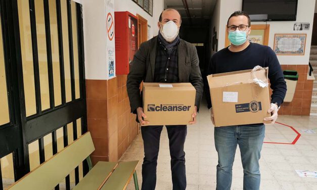 IES Las Banderas dona material sanitario a una residencia de mayores