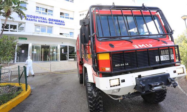 La UME desinfecta el hospital, Puerto III y la estación de tren de El Puerto