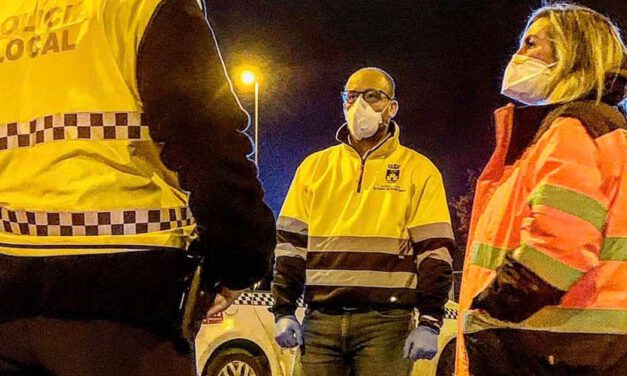 El Ayuntamiento reparte 18.000 mascarillas entre los usuarios del transporte urbano