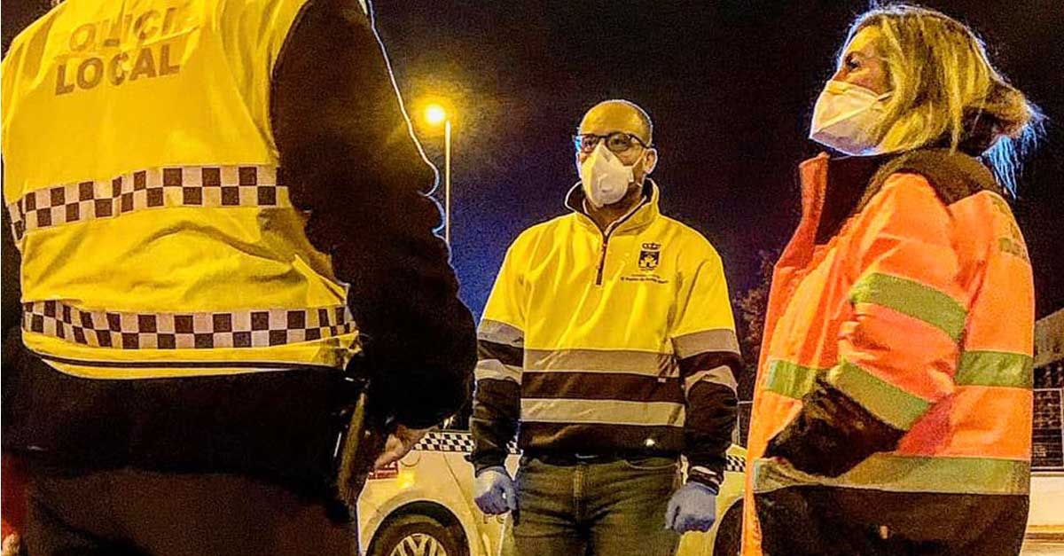 El Ayuntamiento reparte 18.000 mascarillas entre los usuarios del transporte urbano