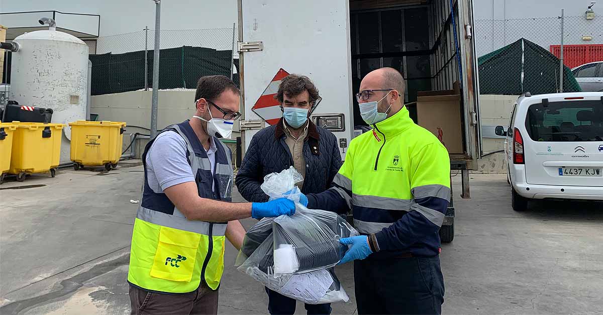 El Ayuntamiento entrega mascarillas a los trabajadores de las contratas municipales