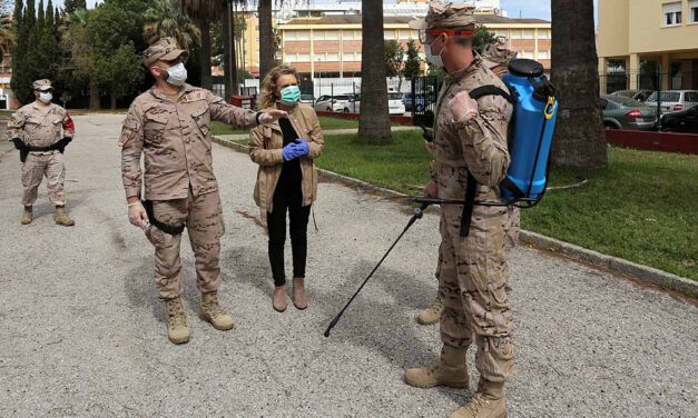 La Infantería de Marina desinfecta los centros educativos de El Puerto