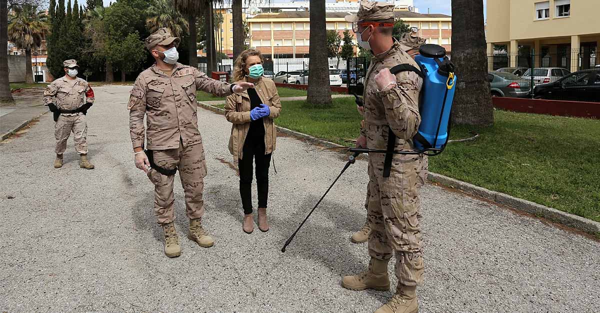 La Infantería de Marina desinfecta los centros educativos de El Puerto