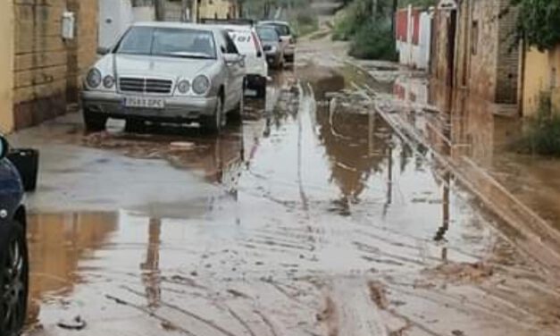 Vecinos de la calle Rompeserones piden ayuda al Ayuntamiento