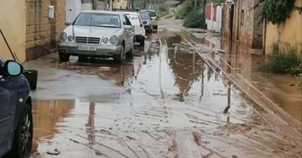 Vecinos de la calle Rompeserones piden ayuda al Ayuntamiento