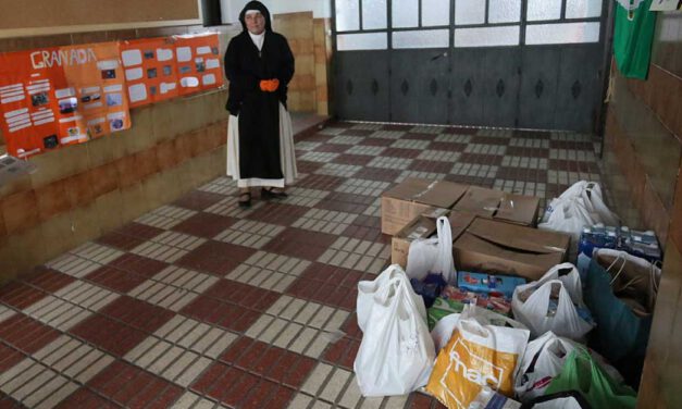 "Menipatch" hace una donación económica al convento del Espíritu Santo para la compra de alimentos