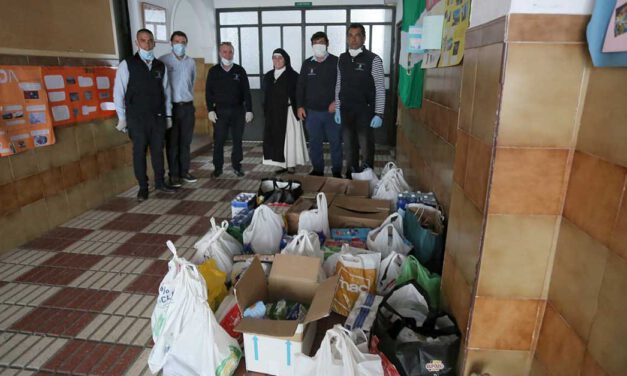 Los taxistas portuenses acuden a la llamada solidaria del Convento del Espíritu Santo