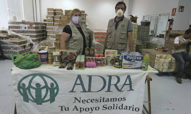 El equipo de voluntarios de Adra, el apoyo para más de 2.000 familias portuenses