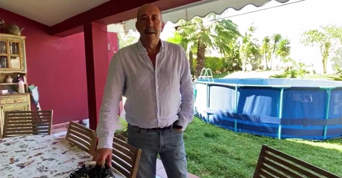 La campaña "El Puerto Solidario de Primera" subasta las botas de Carmelo Navarro