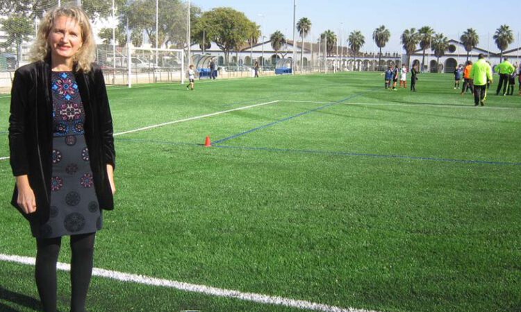 El campo de fútbol de El Juncal logra la certificación de calidad de FIFA por su nuevo césped artificial