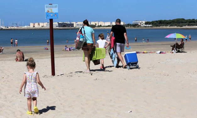 El Puerto estrena la fase 2 hacia la nueva normalidad con la apertura al baño en sus playas