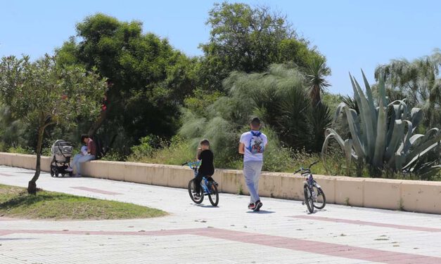 Normalidad en las playas portuenses en el primer día de paseos con niños