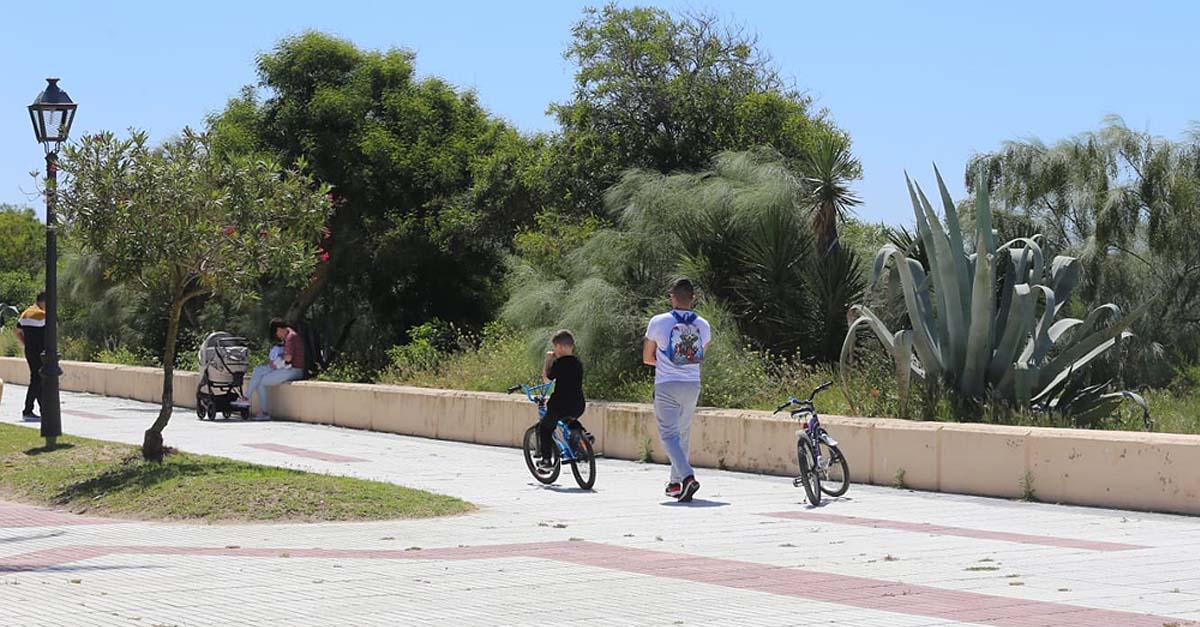 Normalidad en las playas portuenses en el primer día de paseos con niños