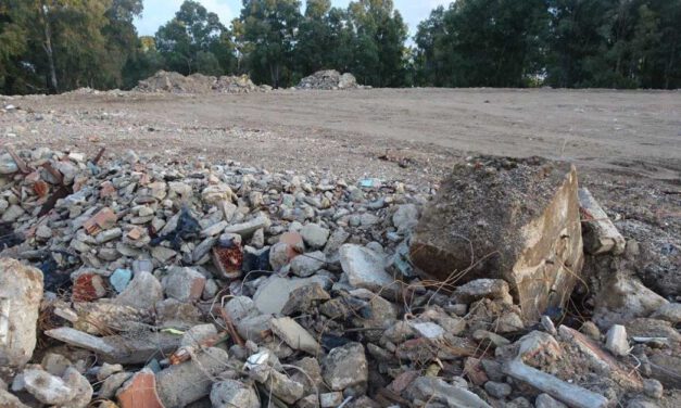 Sanción ejemplar por el vertido de escombros en Rancho Linares, 240.000 euros de multa