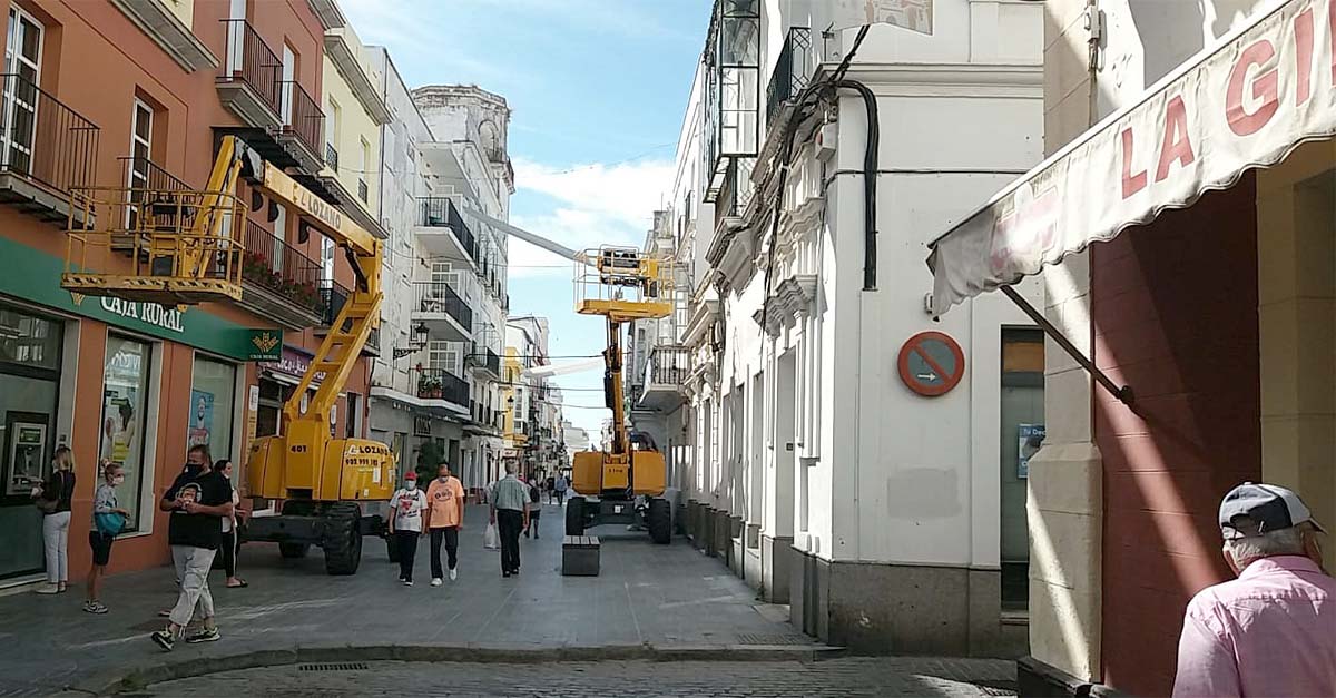 Comienza la instalación de los toldos en el centro de El Puerto