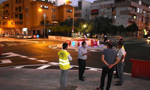 La rotonda de La Libertad, primera de Andalucía en contar con bordillo de luces LED