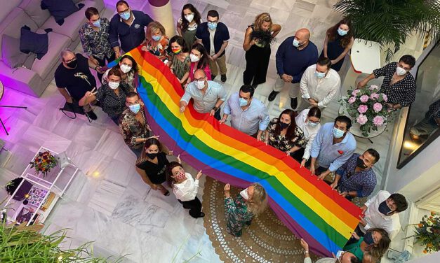 Casa de Indias se vistió de arcoíris para reivindicar que El Puerto tiene orgullo