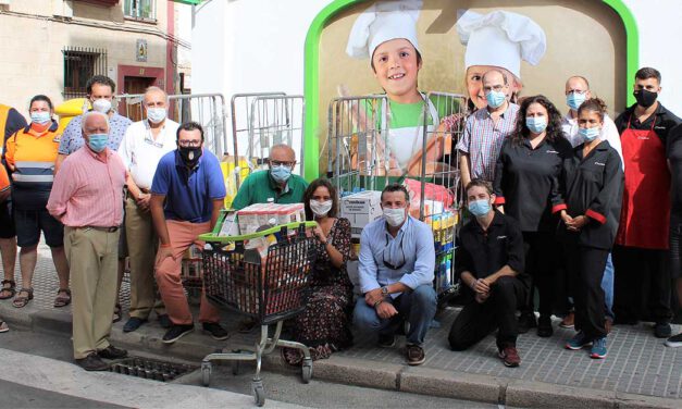La campaña "El Puerto Solidario de Primera" entrega a Cáritas 600 kilos de alimentos