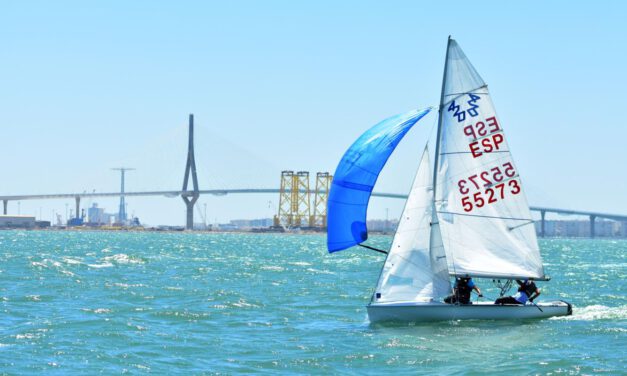 La Bahía de Cádiz acoge el Campeonato de España de 420
