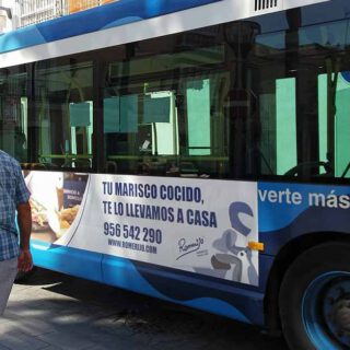Establecido un amplio dispositivo de autobuses urbanos para llegar al recinto ferial Las Banderas
