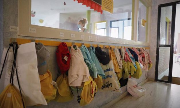 Contagiados un menor y una maestra de dos escuelas infantiles en Santa Fe