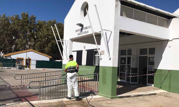 El Puerto refuerza la limpieza en los centros educativos con 227 horas más diarias