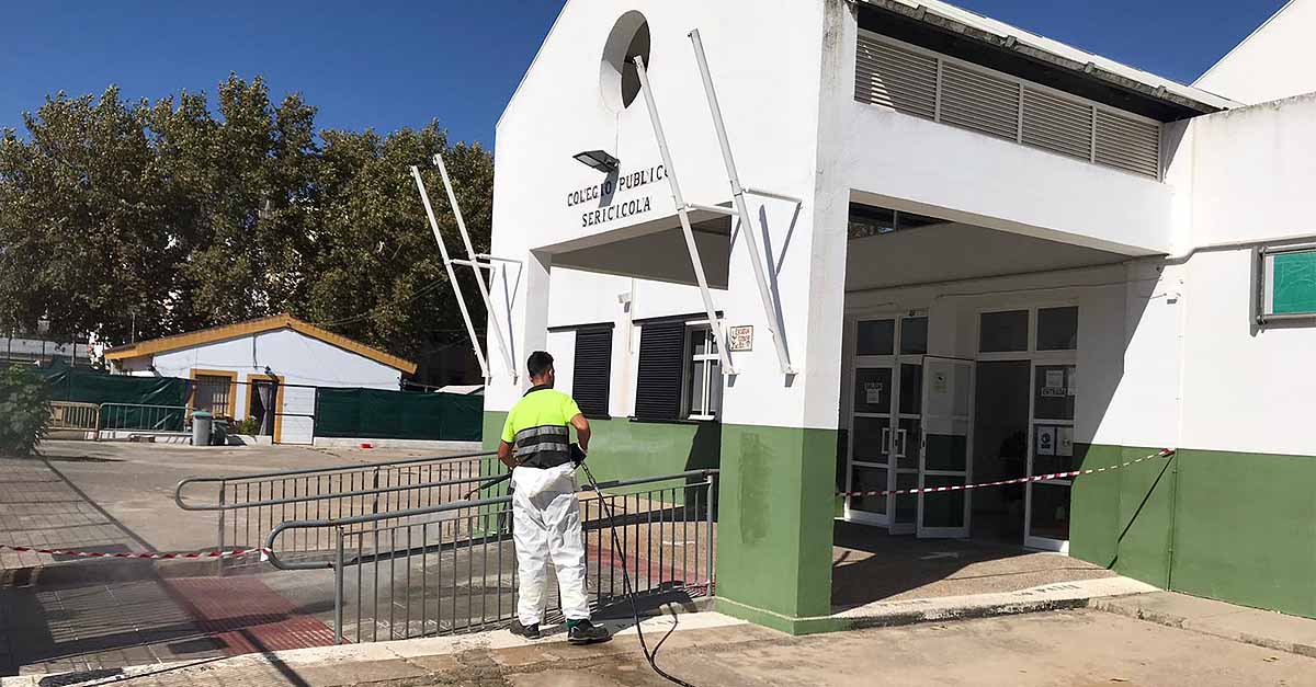 El Puerto refuerza la limpieza en los centros educativos con 227 horas más diarias