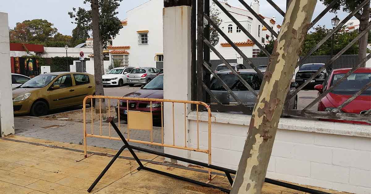 Denuncian reuniones incontroladas y el mal estado del parque junto a la parroquia de La Palma