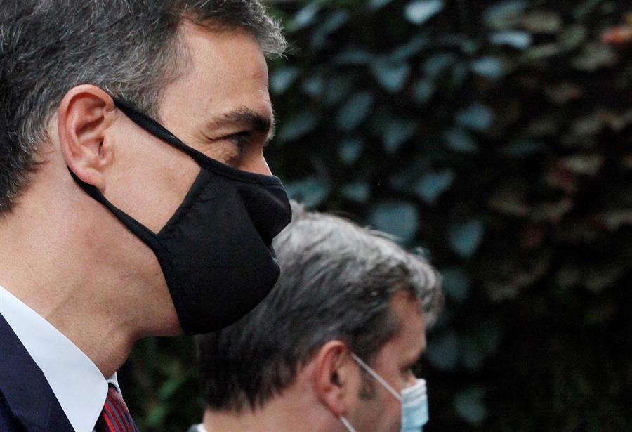 Sánchez: "En el mes de diciembre esperamos vacunar a una parte la población"