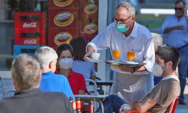 La Junta "no baraja" ahora cerrar bares y restaurantes