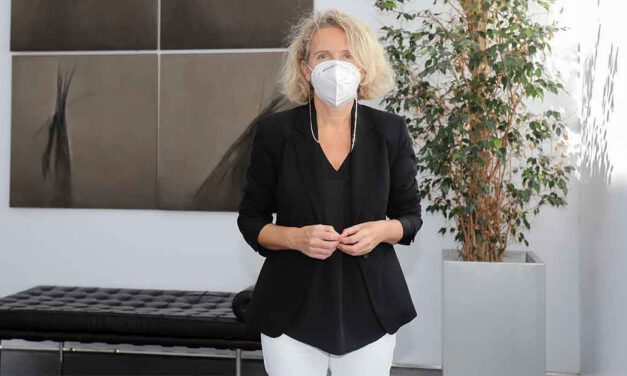 La sala de la Juventud acoge una exposición en la que los jóvenes podrán crear su propia obra de arte