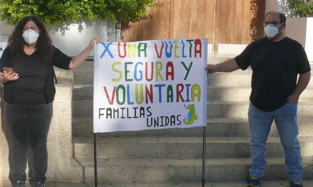 Madres y padres de alumnos de El Puerto reclaman una vuelta al colegio segura y voluntaria