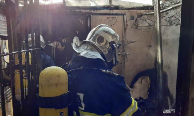 Bomberos extinguen un incendio en una vivienda en Vistahermosa