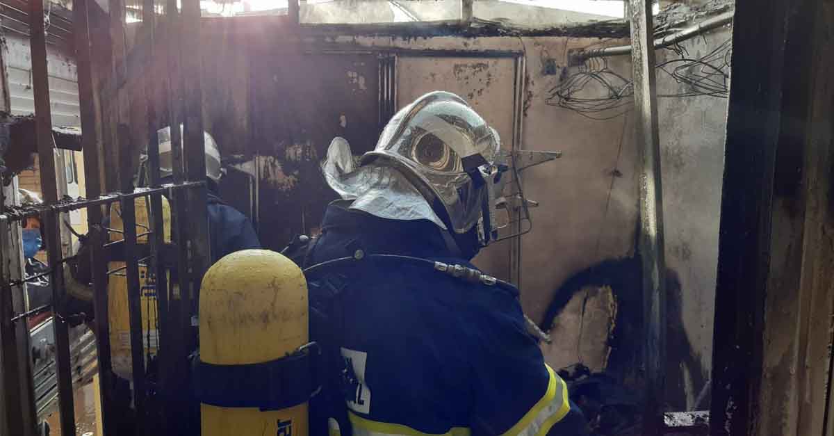Bomberos extinguen un incendio en una vivienda en Vistahermosa