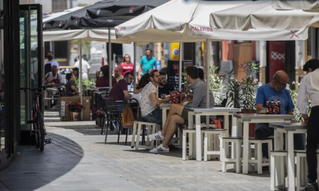 Los hosteleros piden ya el toque de queda: "El cierre es la sentencia de muerte"